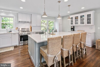 9906 Lindel Ln, Vienna, VA 22181 - photo 5