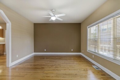 2275 NE Nuttail Ct._012