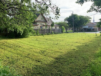 707 N Brazos Ave, Cleburne, TX 76031 - photo 3