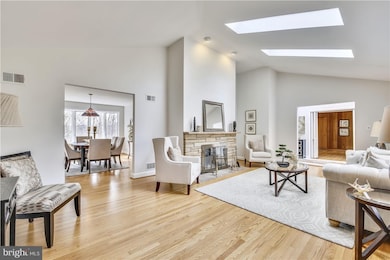 6812 Tulip Hill Terrace, Bethesda, MD 20816 - photo 7