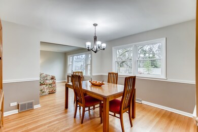 212 E Farnham Ln, Wheaton, IL 60189 - photo 5