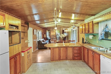 Spacious Kitchen w/Plenty of Storage