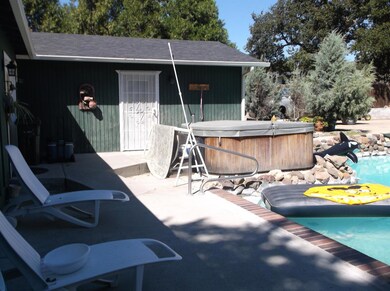 11318 Blackwell Rd, Central Point, OR 97502 - photo 7