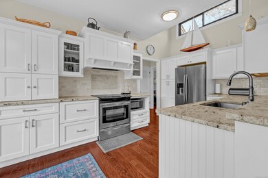 123 Heritage Village unit B, Southbury, CT 06488 - photo 6