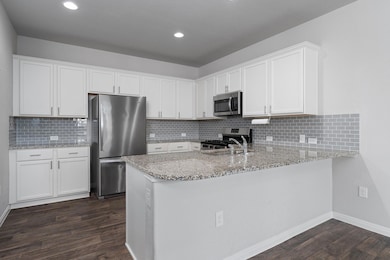 Kitchen with appliances with stainless steel fini