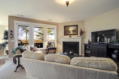 04_214 Coyatee View_Living02