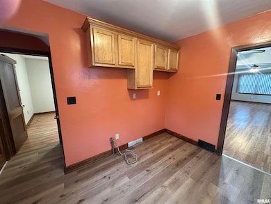 1215 Warren St, Davenport, IA 52804 - photo 6