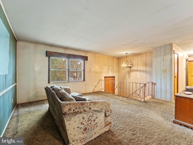 1625 Hillcrest Ln, Aston, PA 19014 - photo 5