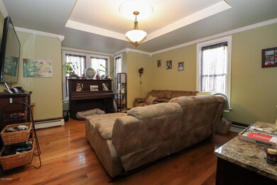 LIVING RM