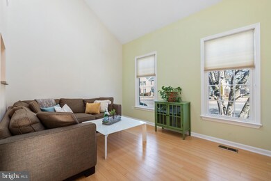 6378 Chimney Wood Ct, Alexandria, VA 22306 - photo 5