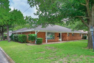 1220 Elmwood St, Gainesville, TX 76240 - photo 3