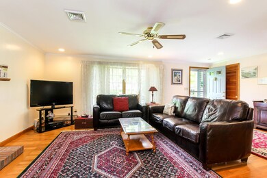 007-Living_Room-4229404-medium