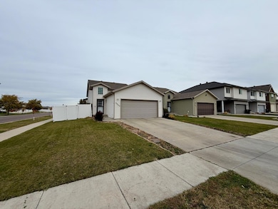4889 Chelsea Ln S, Fargo, ND 58104 - photo 2