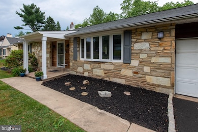 947 Manor Ln, Southampton, PA 18966 - photo 4