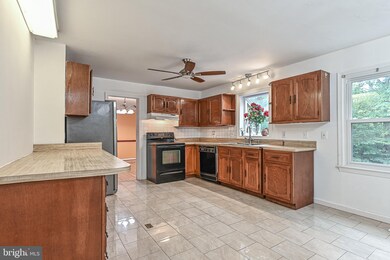 7710 Newington Forest Ave, Springfield, VA 22153 - photo 7