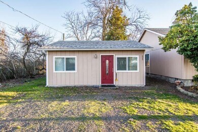 525 Judge Ln, Central Point, OR 97502 - photo 3