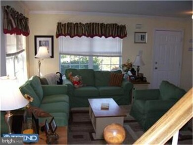 115 Runnymede Ct, Harleysville, PA 19438 - photo 2