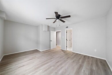 9711 Linkmeadow Ln unit 17, Houston, TX 77025 - photo 4