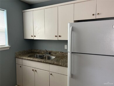 1404 Quitaca Dr unit C, Edinburg, TX 78541 - photo 5