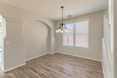 18137 W-007-004-Dining-MLS_Size