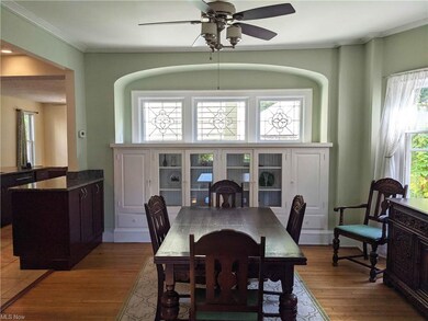 Entertainment Sized Dining Room