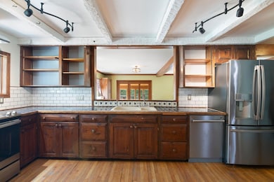 76 Spruce St, Brattleboro, VT 05301 - photo 3