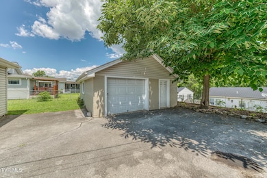 1426 E Sevier Ave-23