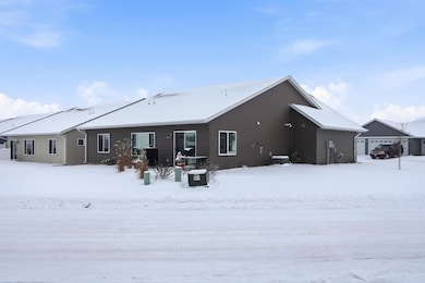 511 Southfork Cir SE, Hutchinson, MN 55350 - photo 4