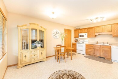 1400 Aspen Dr, Waterloo, IA 50701 - photo 5