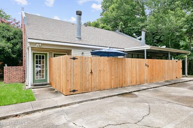 208 Yvonne St C -3