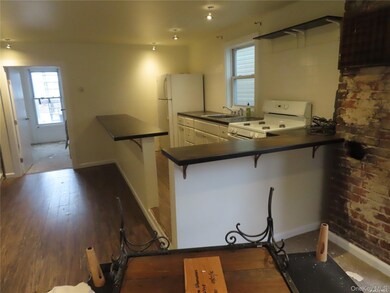 45 Deer Park Ave unit 2nd fl, Babylon, NY 11702 - photo 4