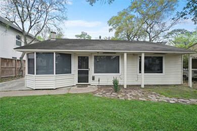 930 W 42nd St, Houston, TX 77018 - photo 2
