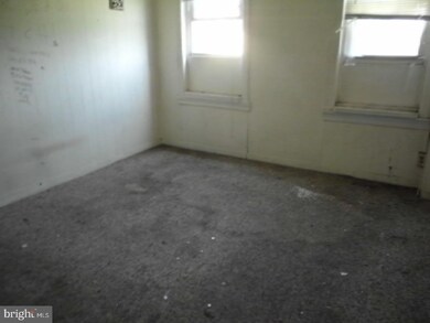 843 Pine St, Camden, NJ 08103 - photo 6