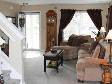 642 Pine Lake Dr, Greenwood, IN 46143 - photo 5