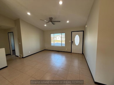 204 Cherokee Ave S, Grand Island, NE 68803 - photo 3