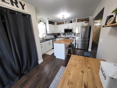 821 Abundance Place, Churubusco, IN 46723 - photo 4