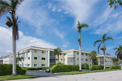 Central Gardens unit 218, Naples, FL 34102 - photo 2