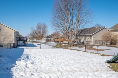 113 Whispering Wind Ln, Center Point, IA 52213 - photo 4