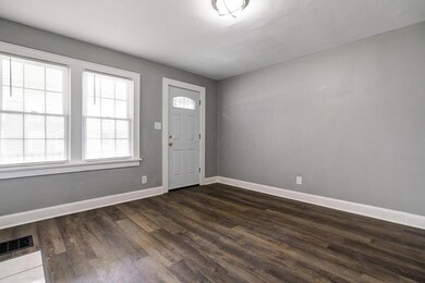 39 W Markison - Living Room