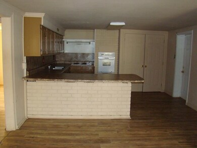 Kitchen/Breakfast Bar