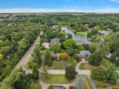 3340 Kernway Dr, Bloomfield Hills, MI 48304 - photo 4