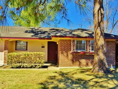 10315 Southport Dr, Houston, TX 77089 - photo 2