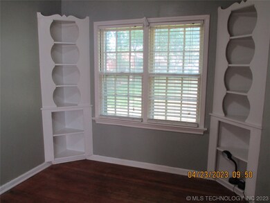 Built in shelving to show off your personal items,