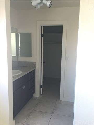 Walk in closet, new granite countertops!