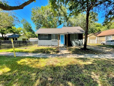 1611 Avenue L, Rosenberg, TX 77471 - photo 2