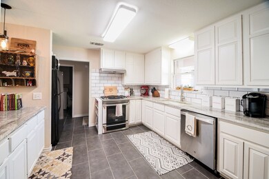 108 Edgewood Dr, Fredericksburg, TX 78624 - photo 5