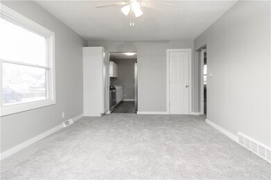 800 E 21st Ct, Des Moines, IA 50317 - photo 2