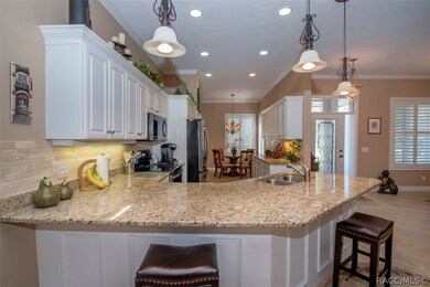 Kitchen with breakfast room