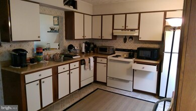 18615 Winding Creek Place, Germantown, MD 20874 - photo 3