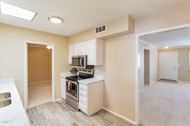 11114 W Emerald Dr, Sun City, AZ 85351 - photo 4